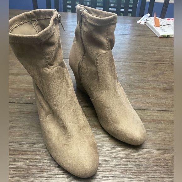 LANE BRYANT TAUPE STRETCH WEDGE ANKLE BOOTIES sz 10w - Picture 1 of 8